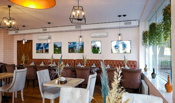 Фото №12 зала Зал с витражными окнами 