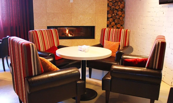 Фото №2 зала Переговорная VIP-зона с камином