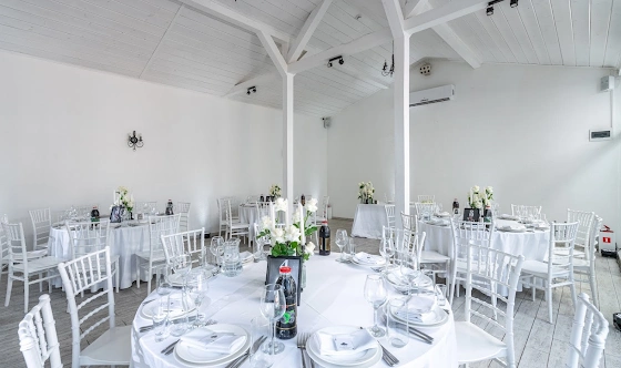 Фото №6 зала Замок на берегу