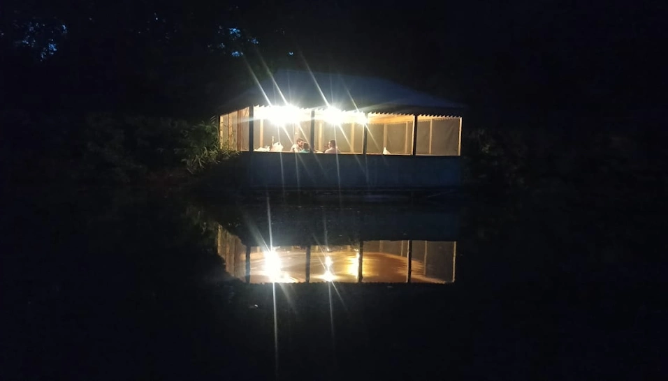 Фото №3 зала Беседка "На воде"