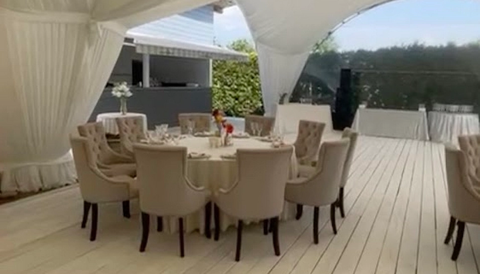 Фото №1 зала Открытый шатер у бассейна