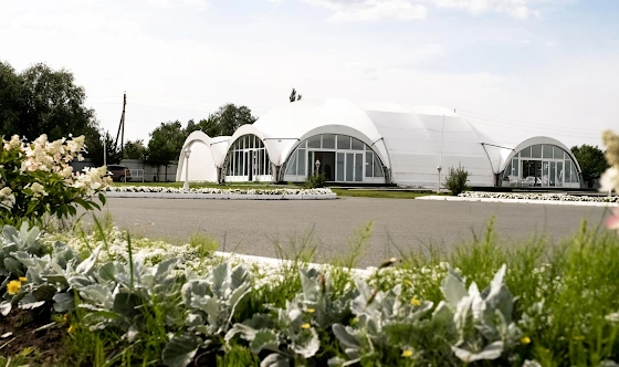 Фото №3 зала Шатер на газоне 