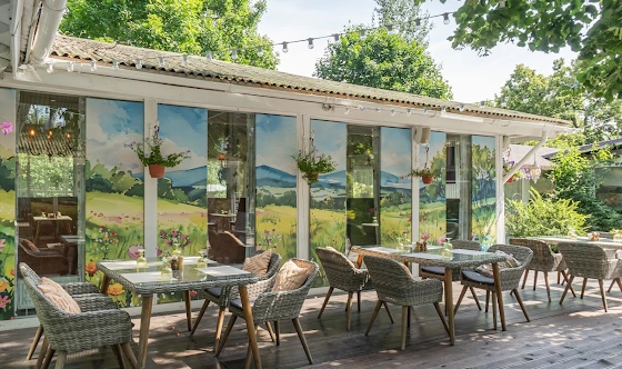 Фото №12 зала Крытая галерея и цветущий сад