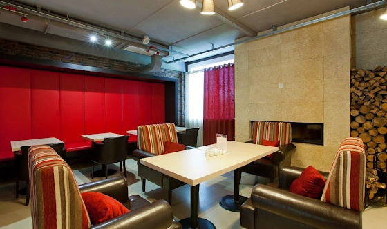 Фото №3 зала Переговорная VIP-зона с камином