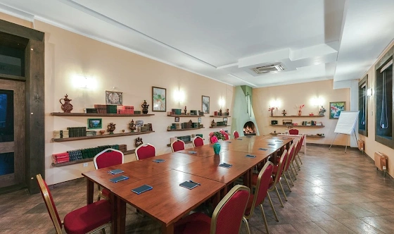 Фото №2 зала Зал «Библиотека»