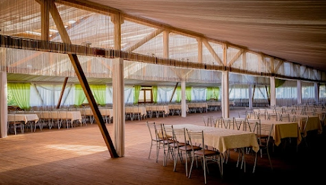 Фото №2 зала Кафе «У реки»