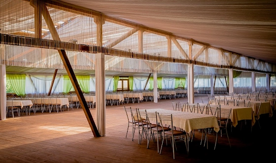 Фото №2 зала Кафе «У реки»