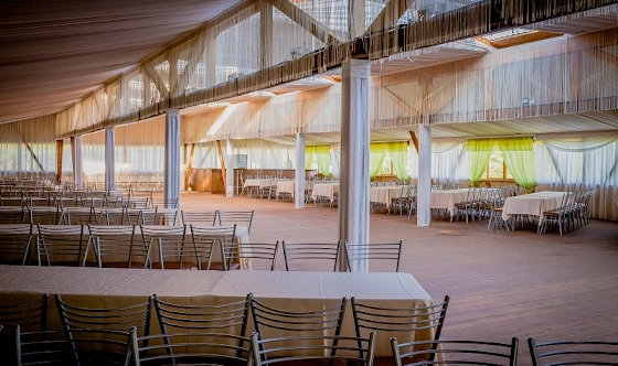 Фото №3 зала Кафе «У реки»