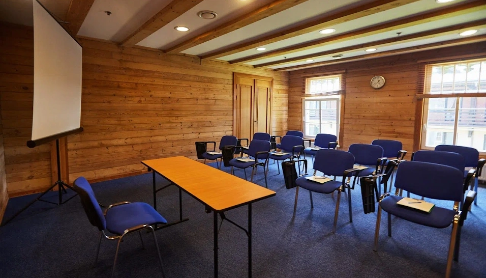 Фото №1 зала Комната для переговоров "Бриз"