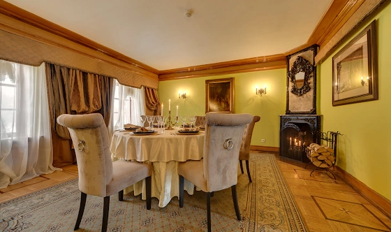 Фото №1 зала Зал с антикварным камином и комнатой отдыха