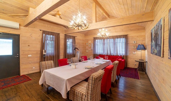 Фото №1 зала Маленький домик 