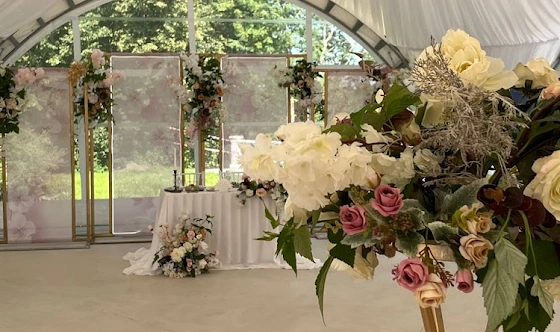 Фото №2 зала Шатер на берегу