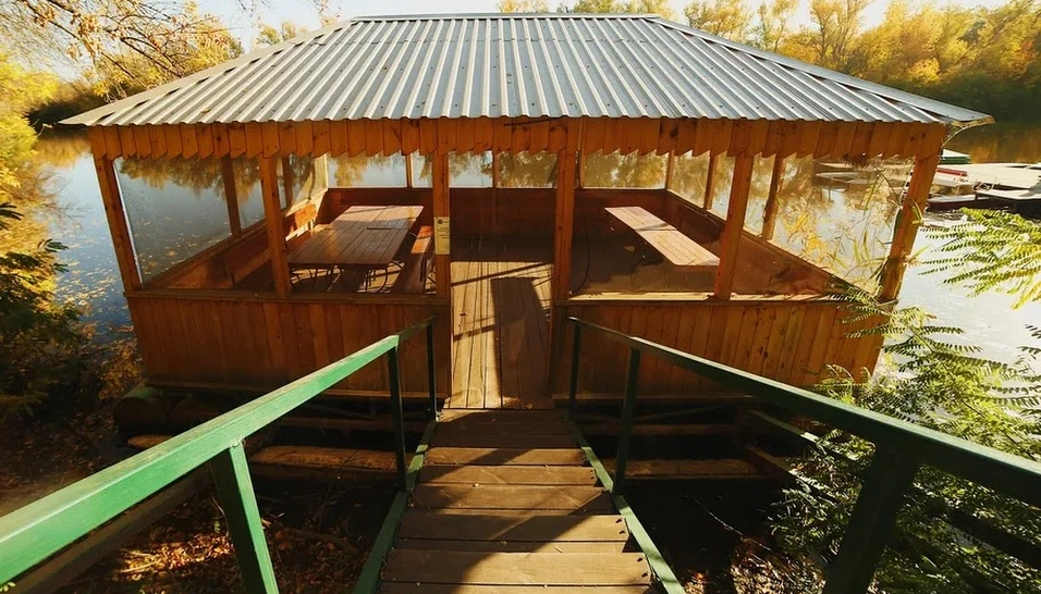 Фото №1 зала Беседка "На воде"