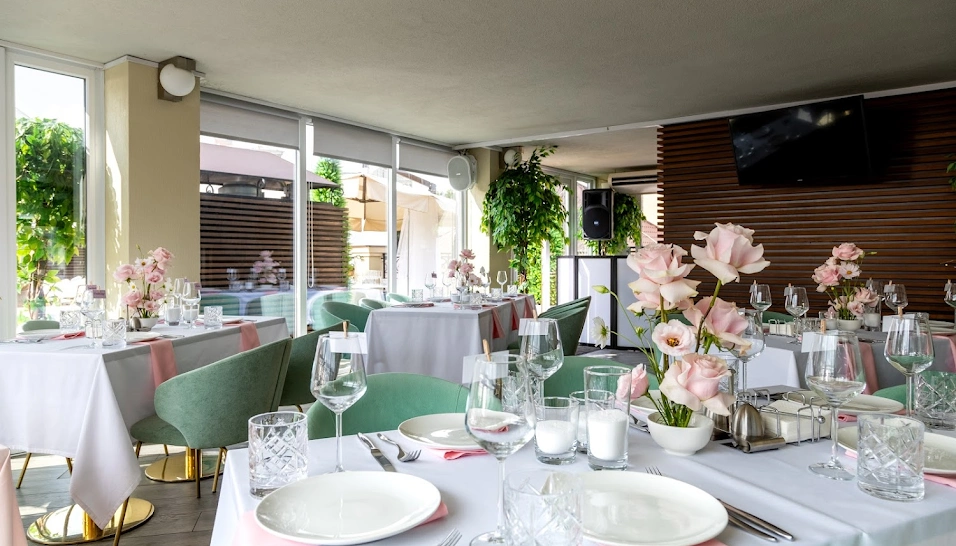 Фото №7 зала Терраса с панорамными окнами