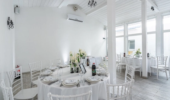 Фото №5 зала Замок на берегу