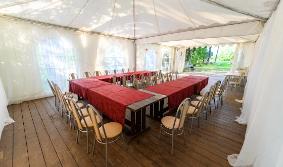 Фото №2 зала Летний шатер в липах