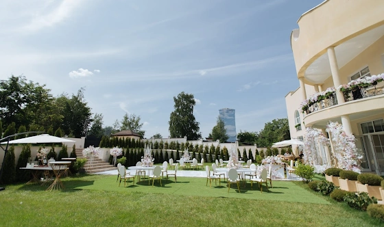 Фото №8 зала Летняя терраса в саду 