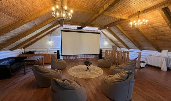 Фото №1 зала Банкетный зал на втором этаже с панорамным балконом