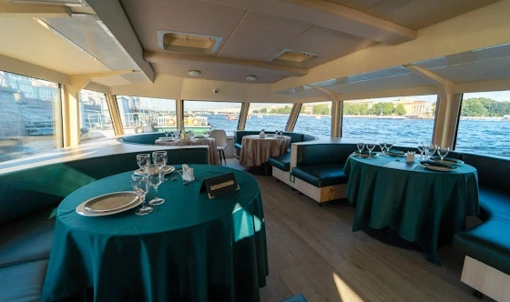 Фото №2 зала Палуба