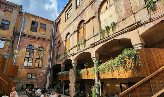 Фото №4 зала Локация "Двор" 