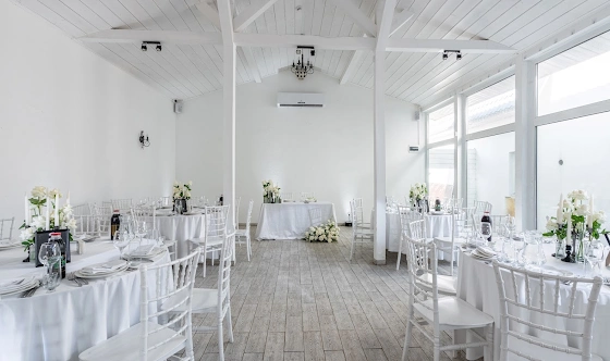 Фото №2 зала Замок на берегу