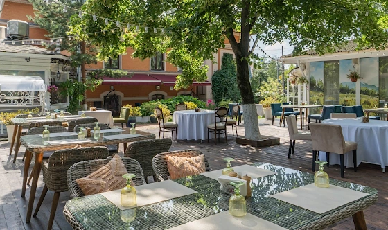 Фото №11 зала Крытая галерея и цветущий сад