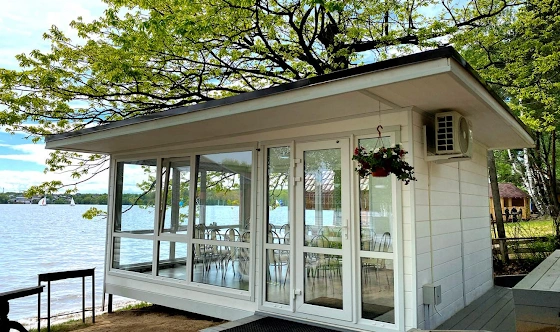 Фото №1 зала Застекленная беседка у воды 
