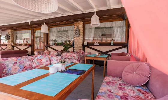 Фото №7 зала Веранда ресторана "Черемша"