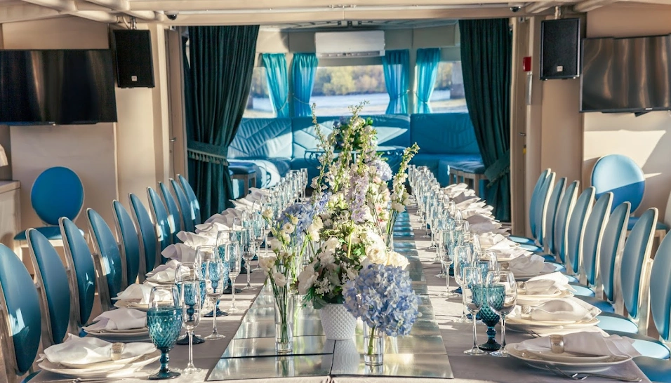 Фото №2 зала Палуба