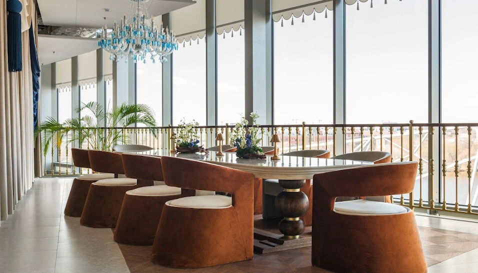 Фото №1 зала Зал "Стол на балконе"