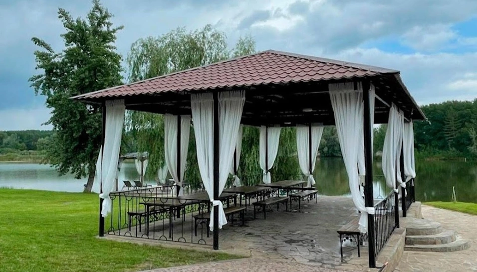 Фото №1 зала Летняя беседка 