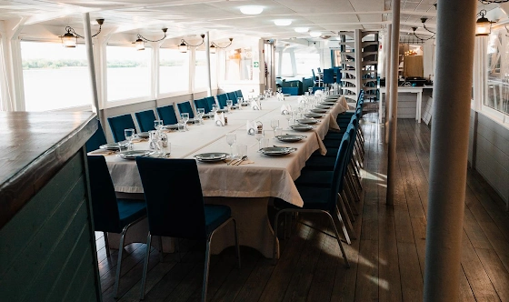 Фото №4 зала Зал «Теплоход»