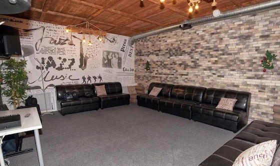 Фото №4 зала Караоке-комната