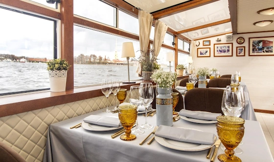 Фото №3 зала Палуба