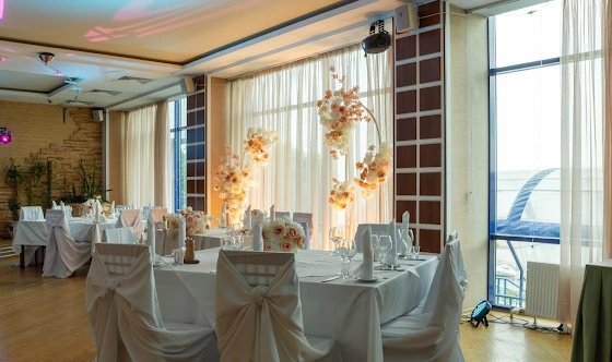 Фото №2 зала Зал ресторана 