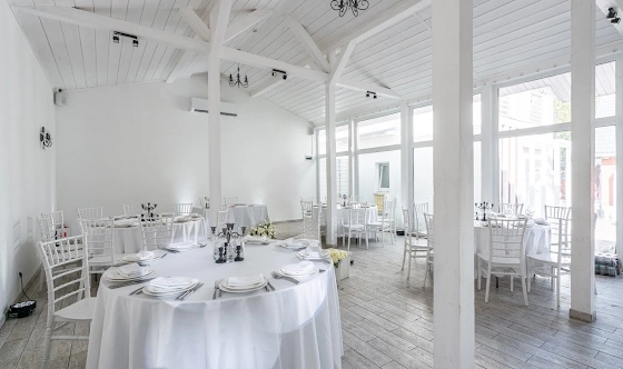 Фото №3 зала Замок на берегу