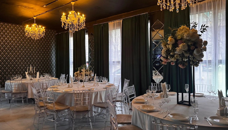 Фото №1 зала Банкетный зал "Люстра"