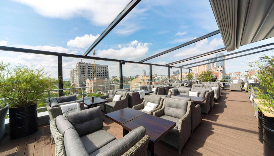 Sky bar садовая ул 137. Скайбар. Forty four Sky Bar Ереван. Sky Bar Самара. Ресторан небо в Самаре.