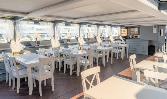 Фото №5 зала Палуба