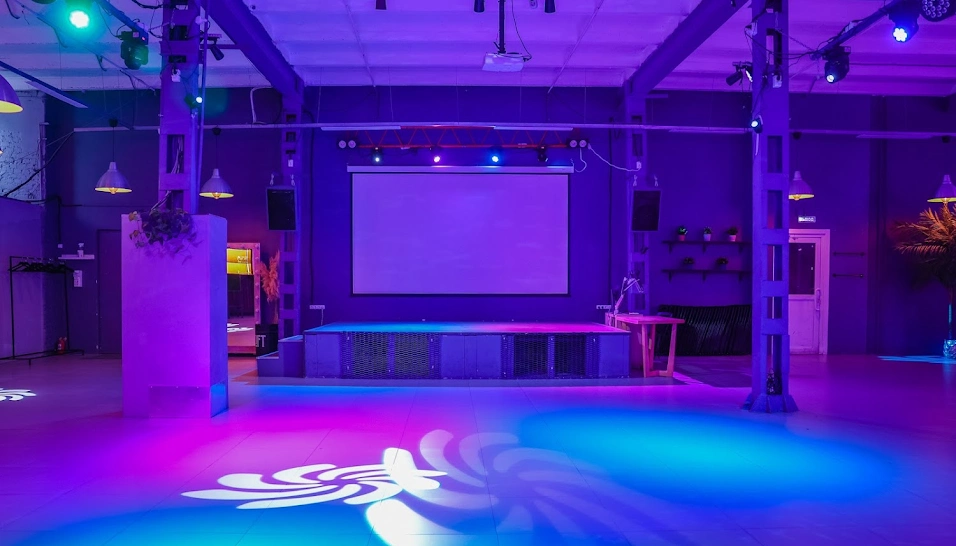 Фото №16 зала Лофт на Петроградской 