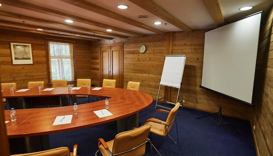 Фото №3 зала Комната для переговоров "Волна"