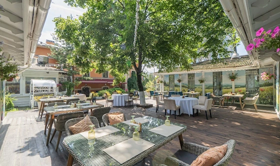 Фото №10 зала Крытая галерея и цветущий сад