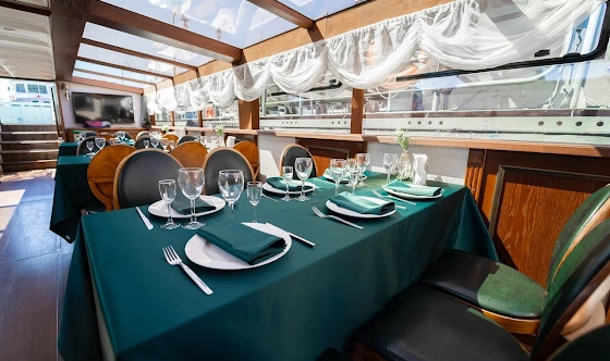 Фото №8 зала Палуба