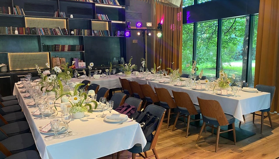 Фото №17 зала Зал «Библиотека» 