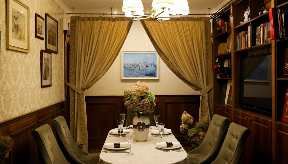 Фото №1 зала Зал «Библиотека»