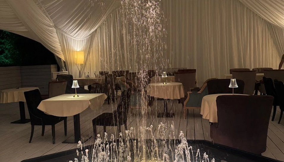 Фото №4 зала Открытый шатер у бассейна