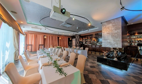 Фото №2 зала Основной зал ресторана