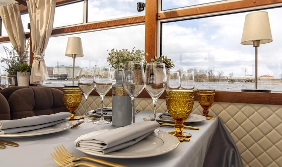 Фото №4 зала Палуба