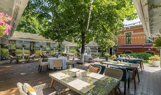 Фото №15 зала Крытая галерея и цветущий сад