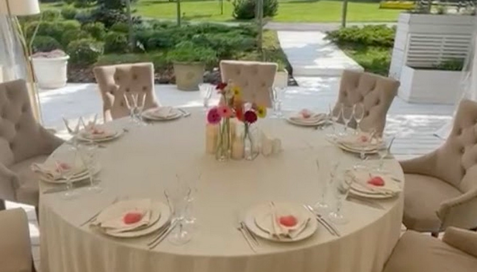 Фото №2 зала Открытый шатер у бассейна